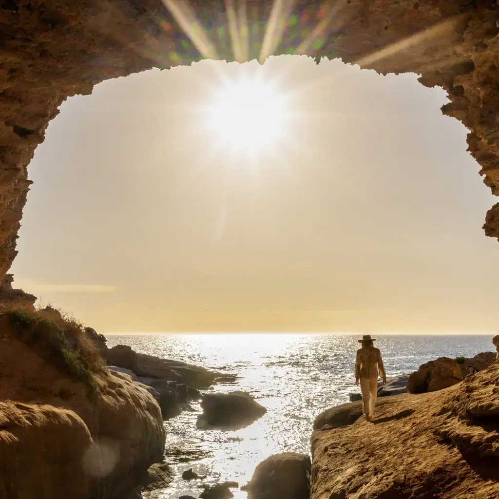 Talia Caves, Elliston