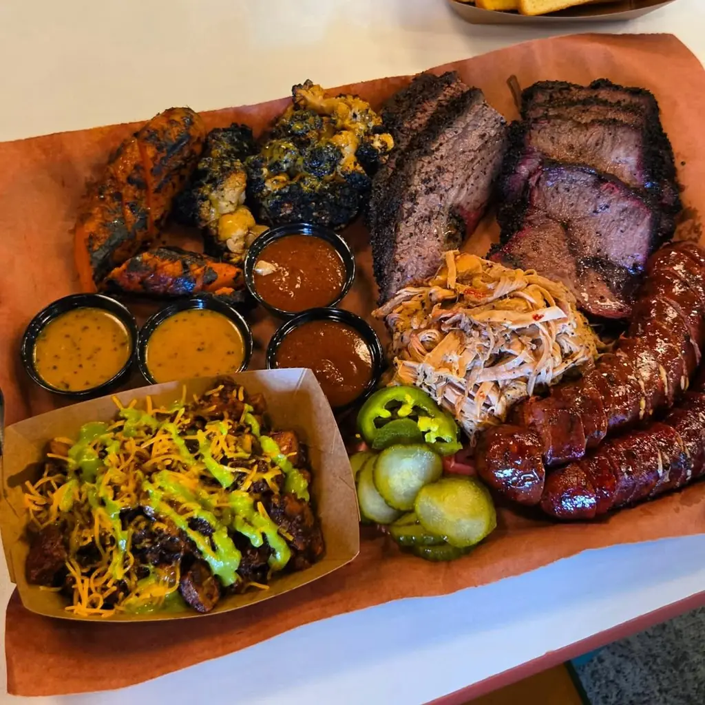 LeRoy and Lewis Barbecue barbecue food, photo credited to @oh_id_eat_that on Instagram.