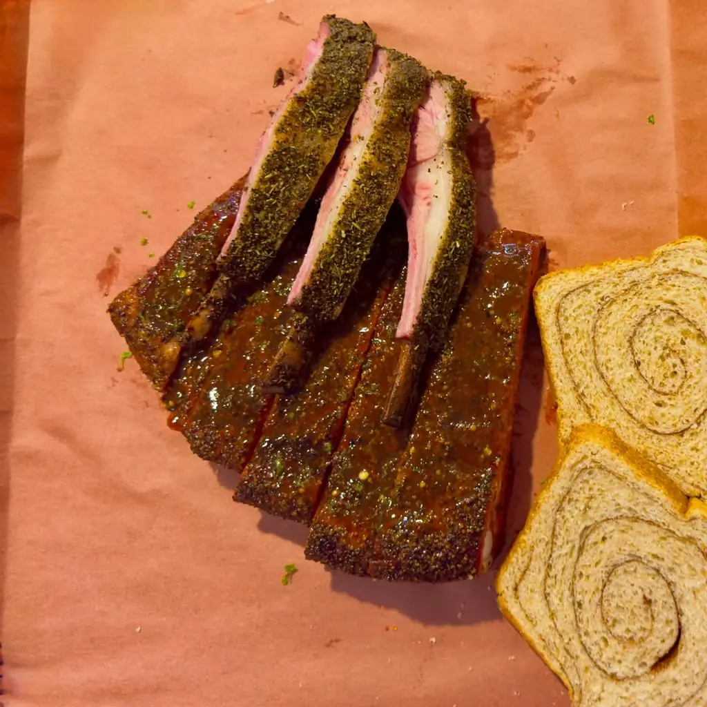 Barbs B Q barbecue food, photo credited to @texasneophotos on Instagram.