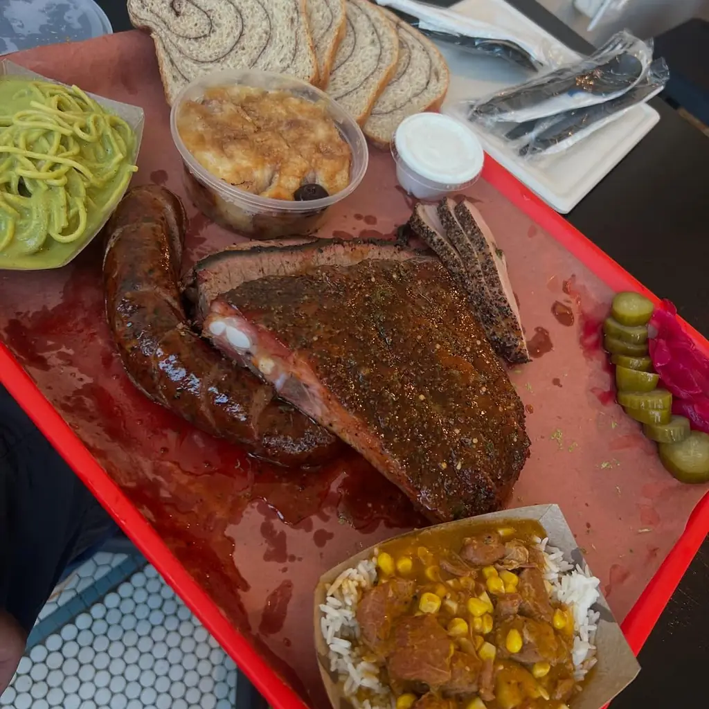 Barbs B Q barbecue food, photo credited to @rogerp_edc on Instagram.
