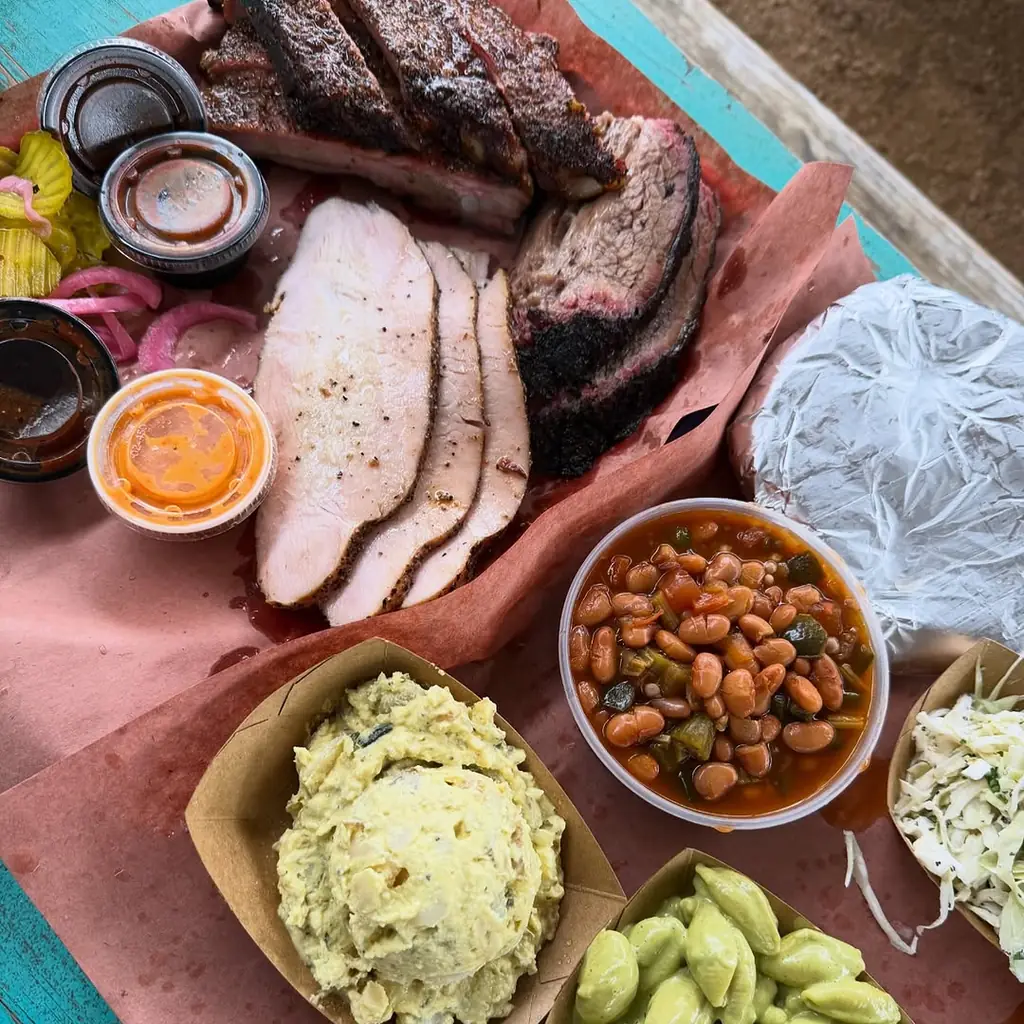 Reese Bros Barbecue barbecue food, photo credited to @sanantoniofoodclub on Instagram.