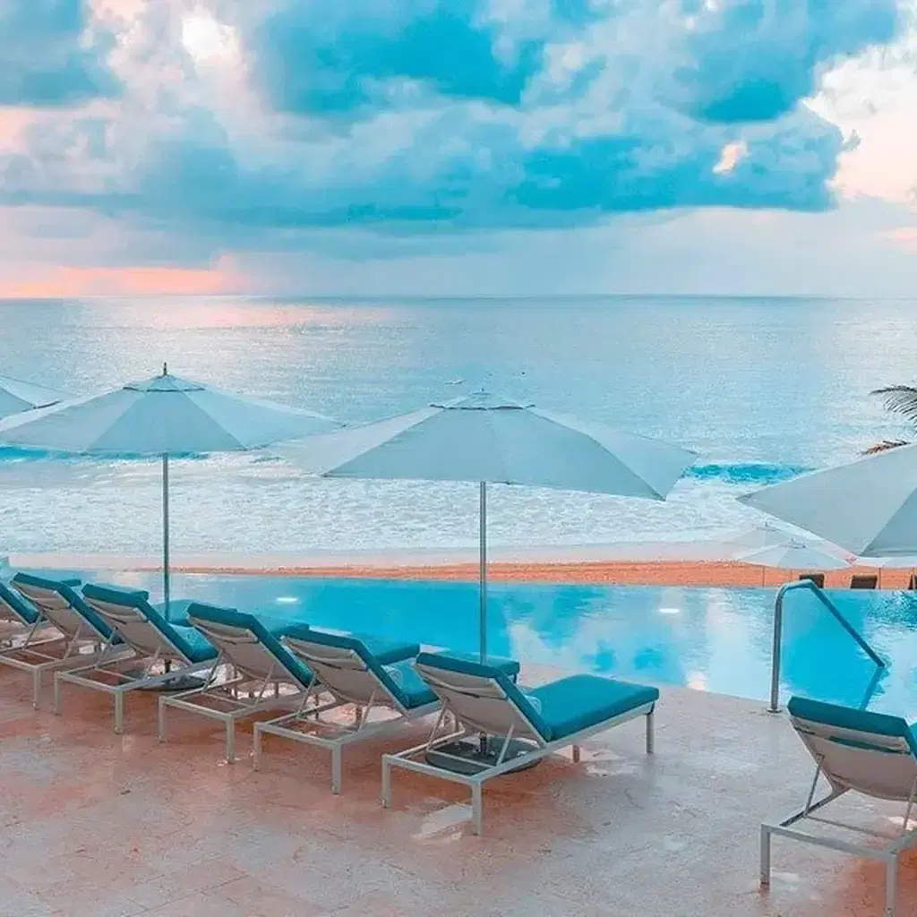 The infinity pool and Caribbean beachfront at Sun Palace Cancun