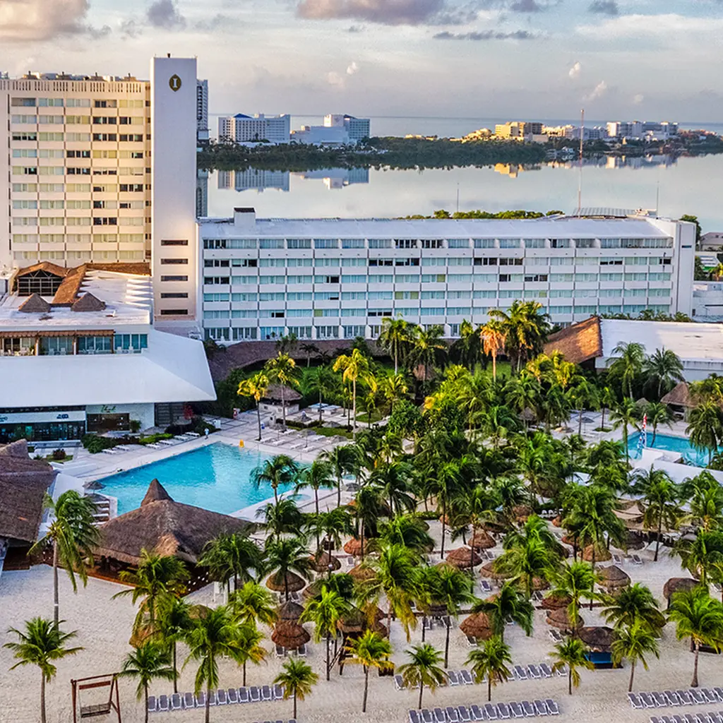The calm beach at Presidente InterContinental Cancun