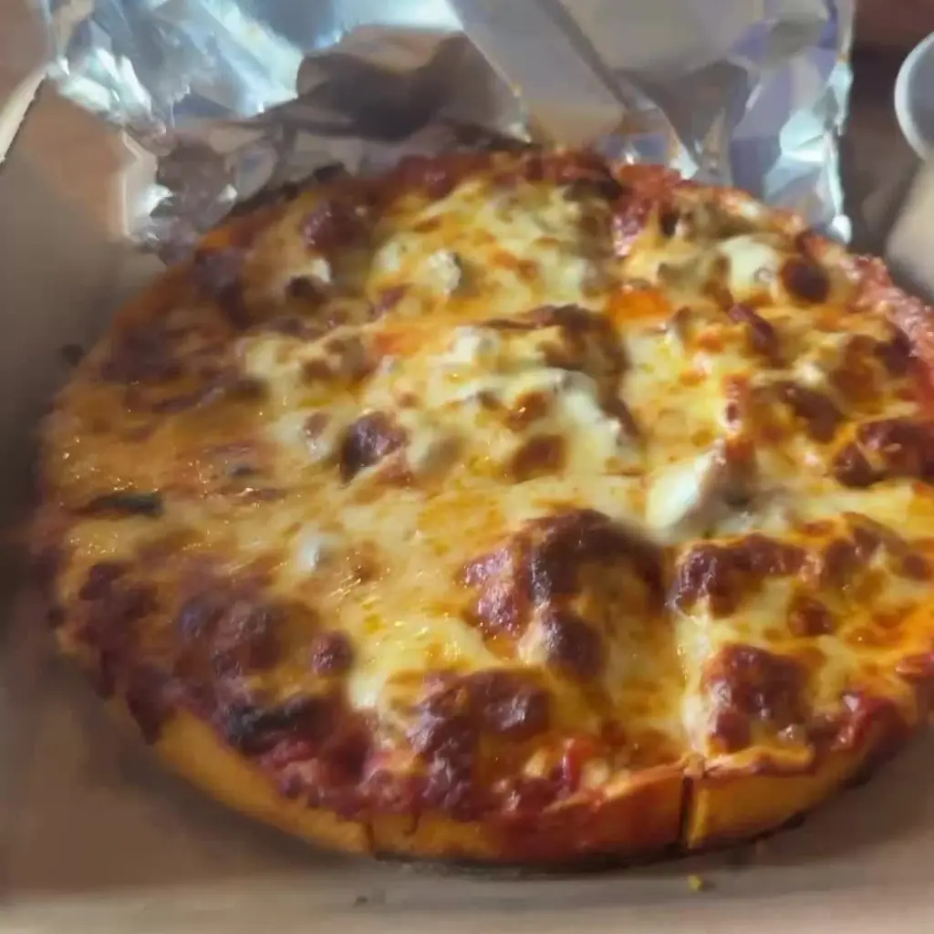 Williams Inn Pizza & Sports Bar, photo credited to @williamsinnpizza on Instagram.