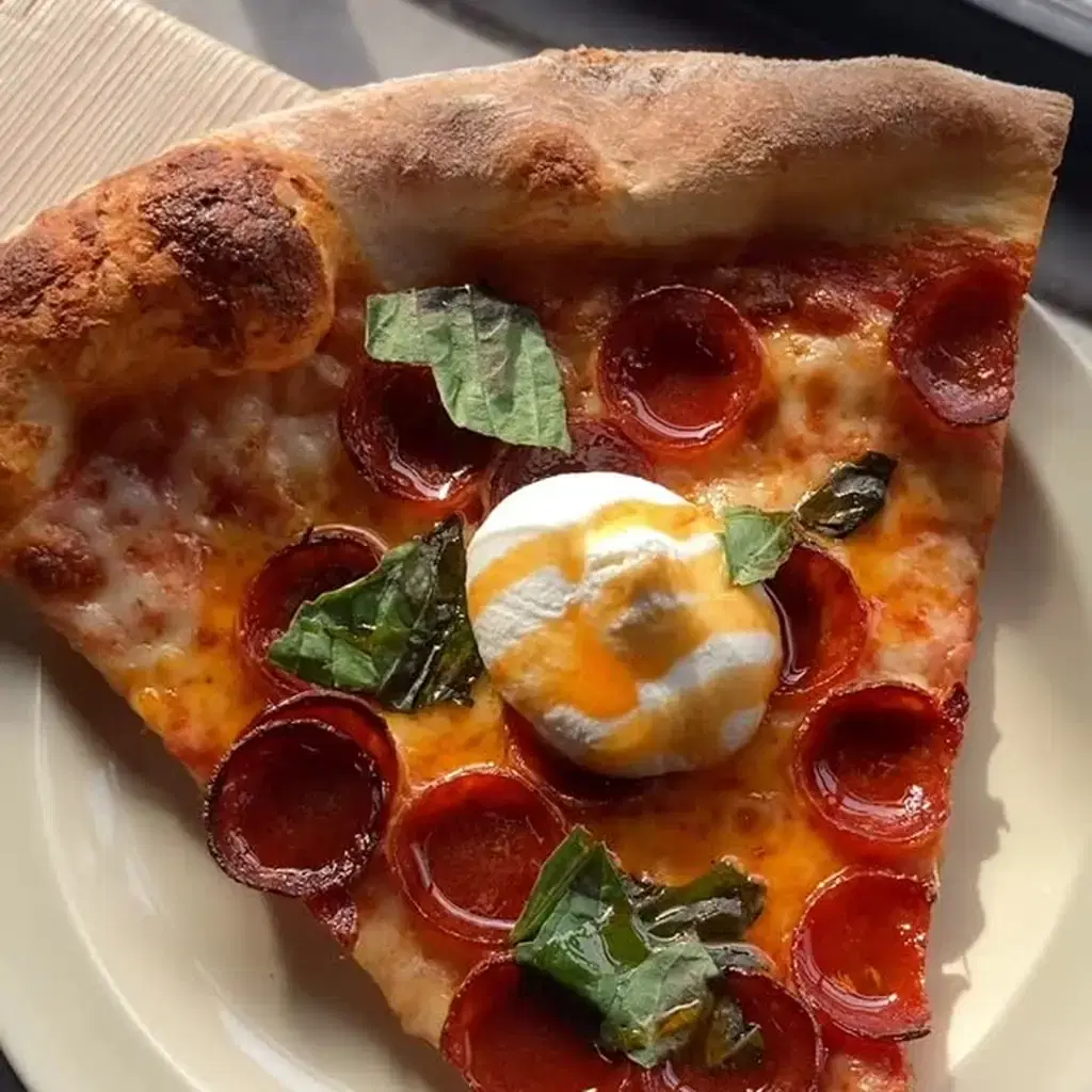 Pizza Lobo, photo credited to @chicagofoodscene on Instagram.