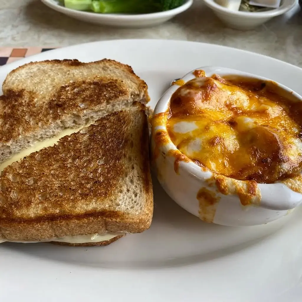 Ponzio's Diner-Bakery-Bar, Cherry Hill, photo credited to @jadpeanut on Instagram.