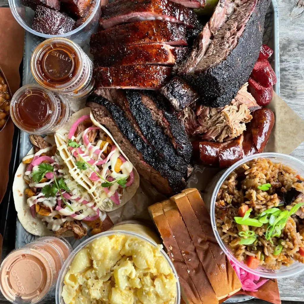 Jon G's Barbecue, Peachland, photo credited to @sunshineefoodiee on Instagram.