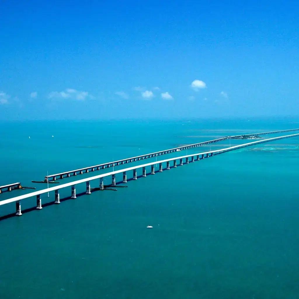 The Seven Mile Bridge carrying the Overseas Highway across open water in the Florida Keys